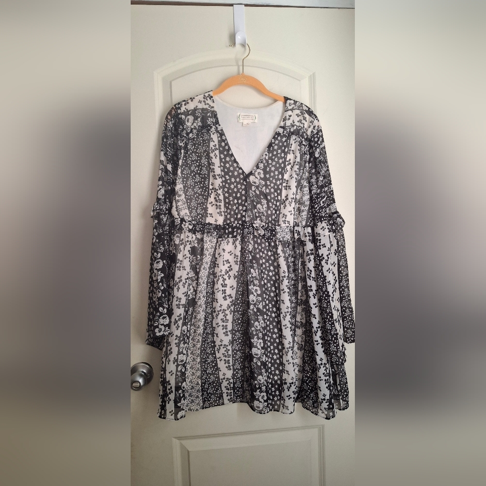Loveriche dress patch print long sleeve dress size Medium lighweight boho casual